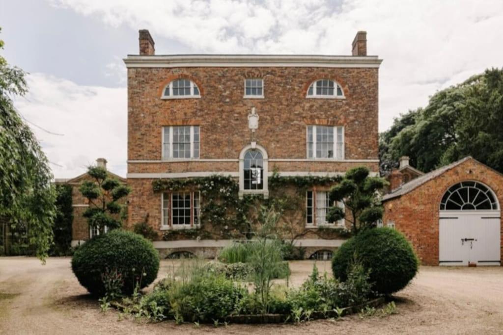 Cressy Hall - Historic Grade II Listed Manor, Gorgeous Topiary Garden Gosberton Exterior photo