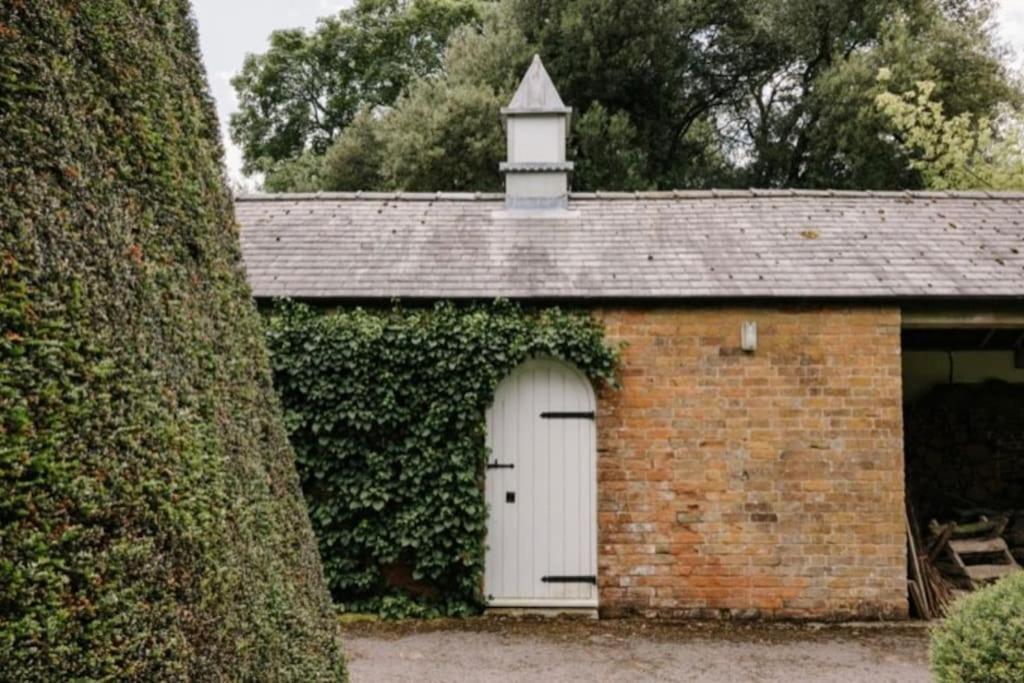 Cressy Hall - Historic Grade II Listed Manor, Gorgeous Topiary Garden Gosberton Exterior photo
