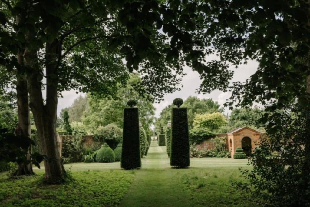 Cressy Hall - Historic Grade II Listed Manor, Gorgeous Topiary Garden Gosberton Exterior photo