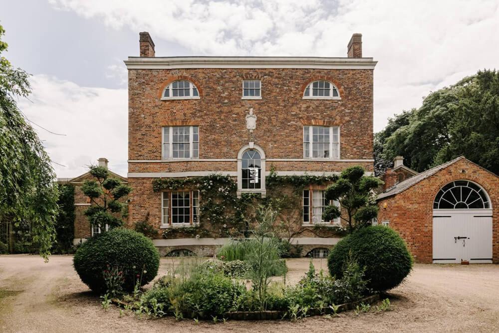 Cressy Hall - Historic Grade II Listed Manor, Gorgeous Topiary Garden Gosberton Exterior photo