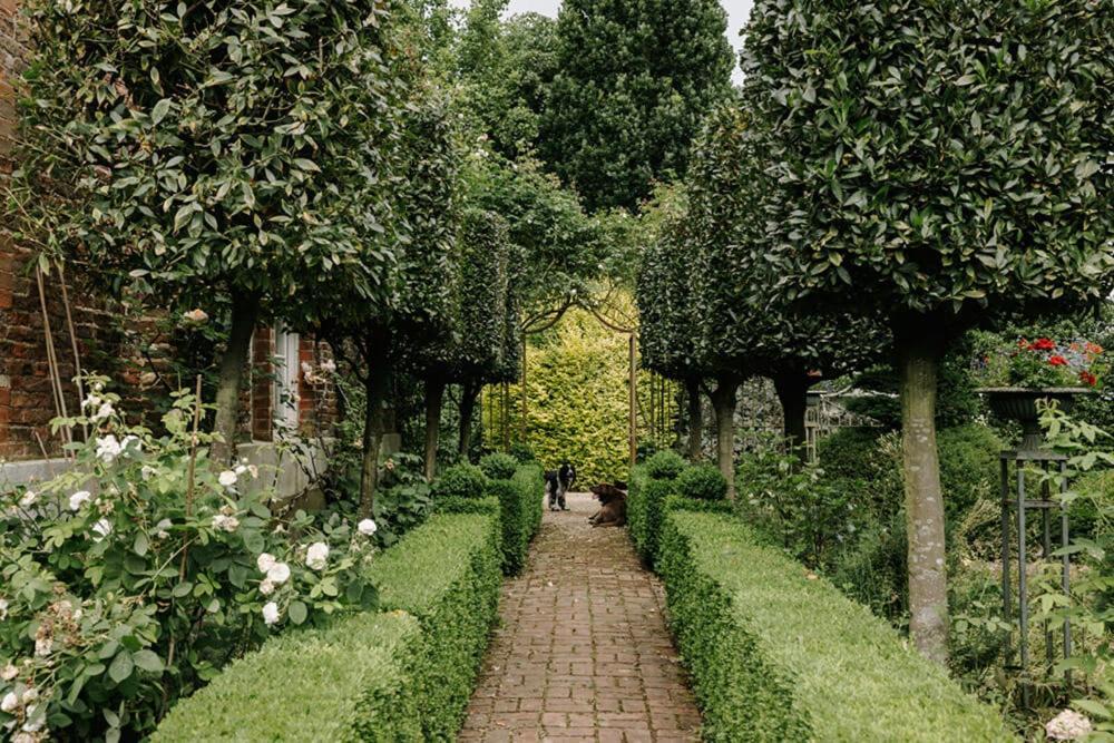 Cressy Hall - Historic Grade II Listed Manor, Gorgeous Topiary Garden Gosberton Exterior photo